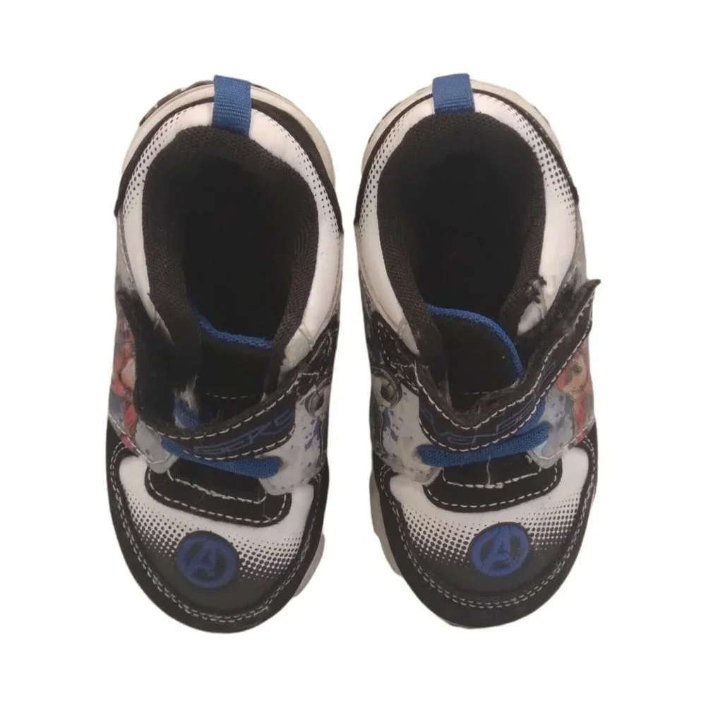 Marvel Black & White Tennis‎ Shoes Light Up While Walking Youth Size 8 Avengers